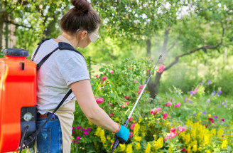 Záhradný postrekovač a rosič: Aký je medzi nimi rozdiel a ako vybrať ten správny?